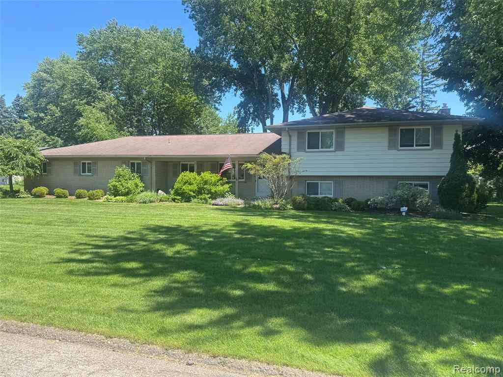 Homes For Sale - 6925 Windham Lane <br/> Oakland County, Bloomfield Hills, MI 48301