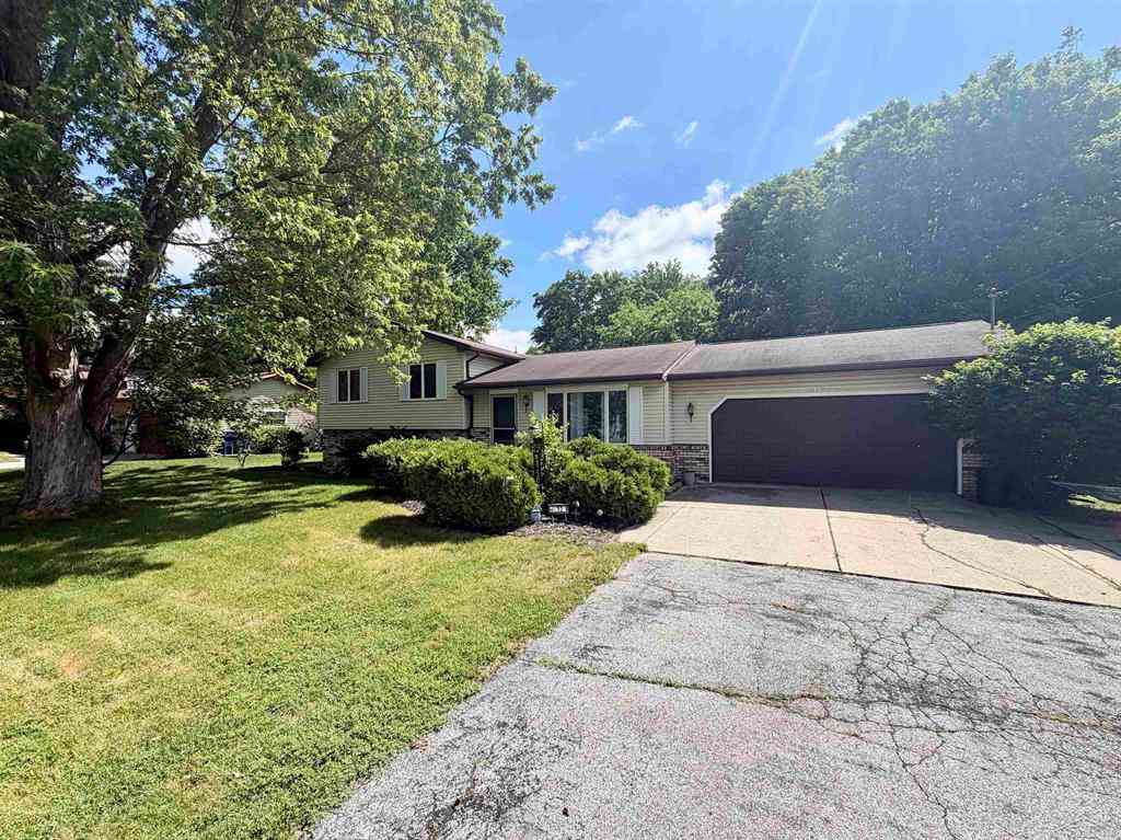 Homes For Sale - 4132 Meadowbrook Drive <br/> Saginaw, MI 48623
