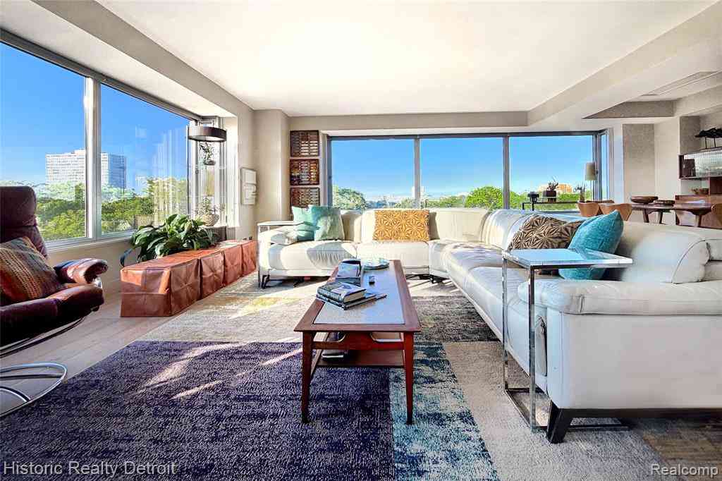 Condo For Sale - 1300 E Lafayette   #307<br/> Detroit, MI 48207