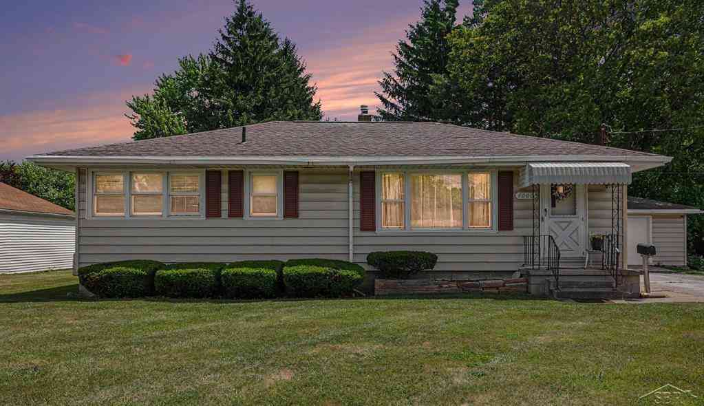 Homes For Sale - 4000 Mackinaw Street <br/> Saginaw, MI 48602