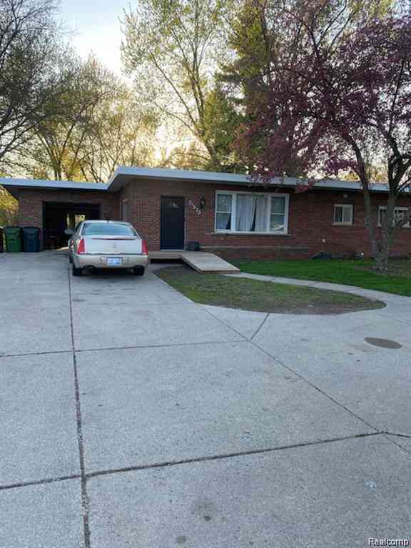 Homes For Sale - 51575 Shelby Road <br/> Shelby Twp, MI 48316