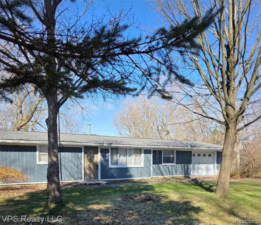 Homes For Sale - 1853 Payson Road <br/> Oakland County, Walled Lake, MI 48390