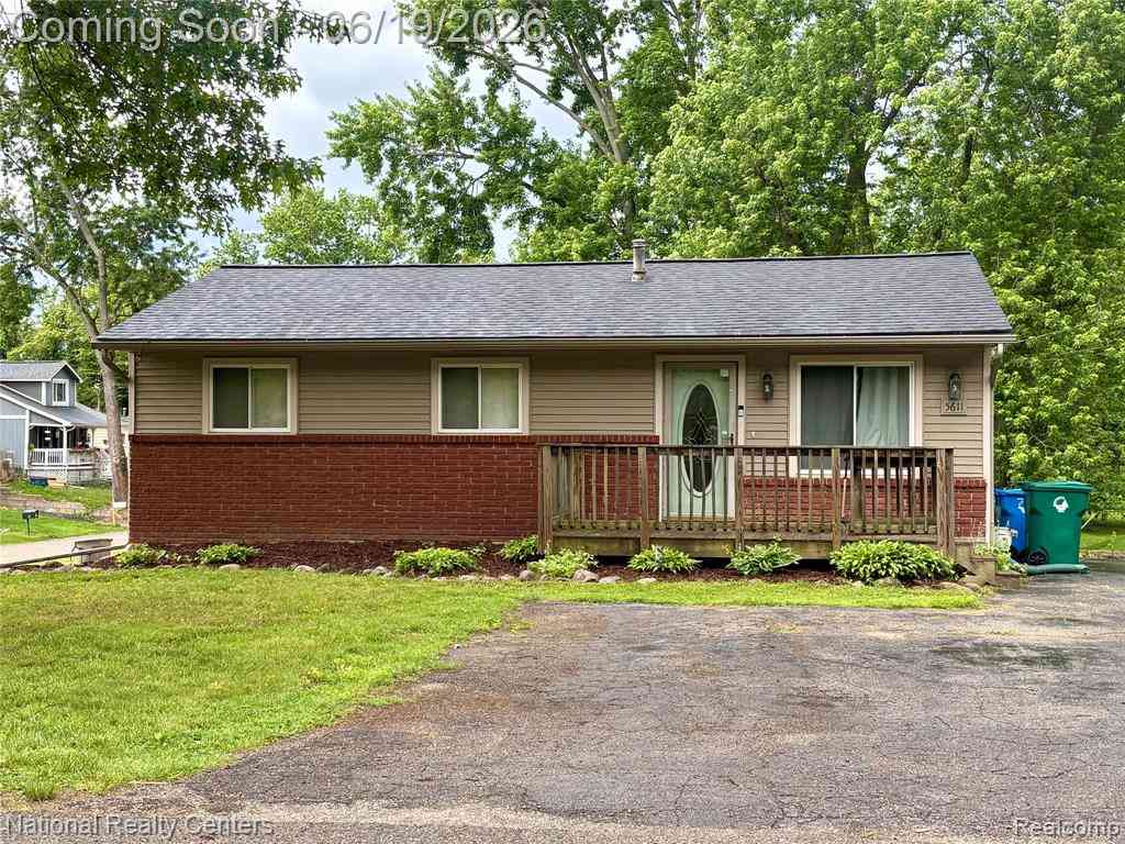 Homes For Sale - 5611 Blackmoor Street <br/> Oakland County, Commerce Twp, MI 48382