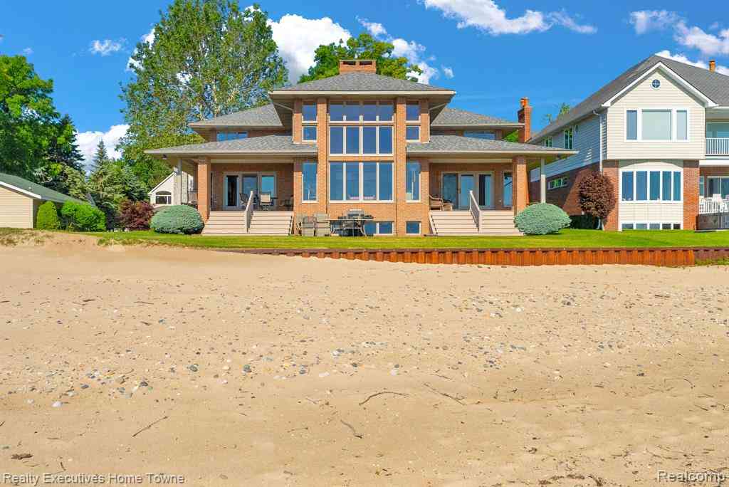 Homes For Sale - 2975 Sandy Oaks Lane <br/> Fort Gratiot, MI 48059