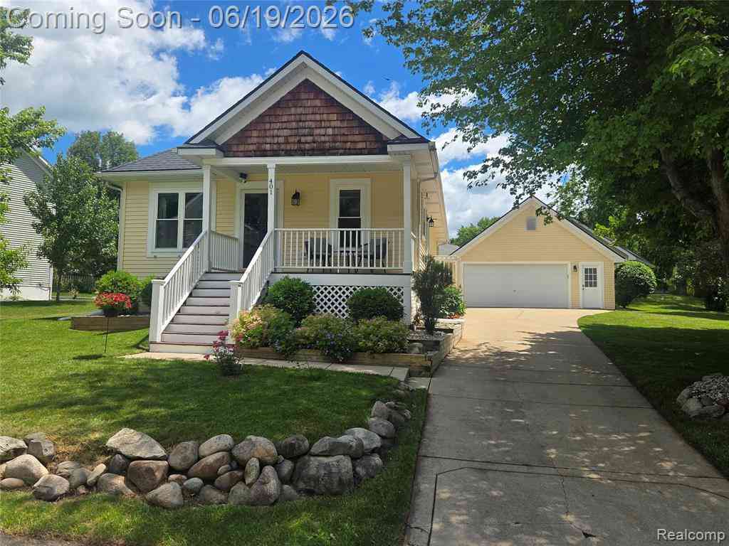 Homes For Sale - 401 Chalmers Lane <br/> Howell, MI 48843