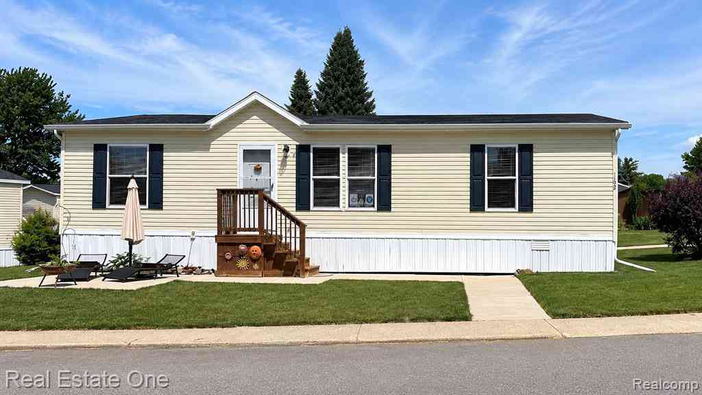 Homes For Sale - 102 Sycamore  <br/> Highland, MI 48357