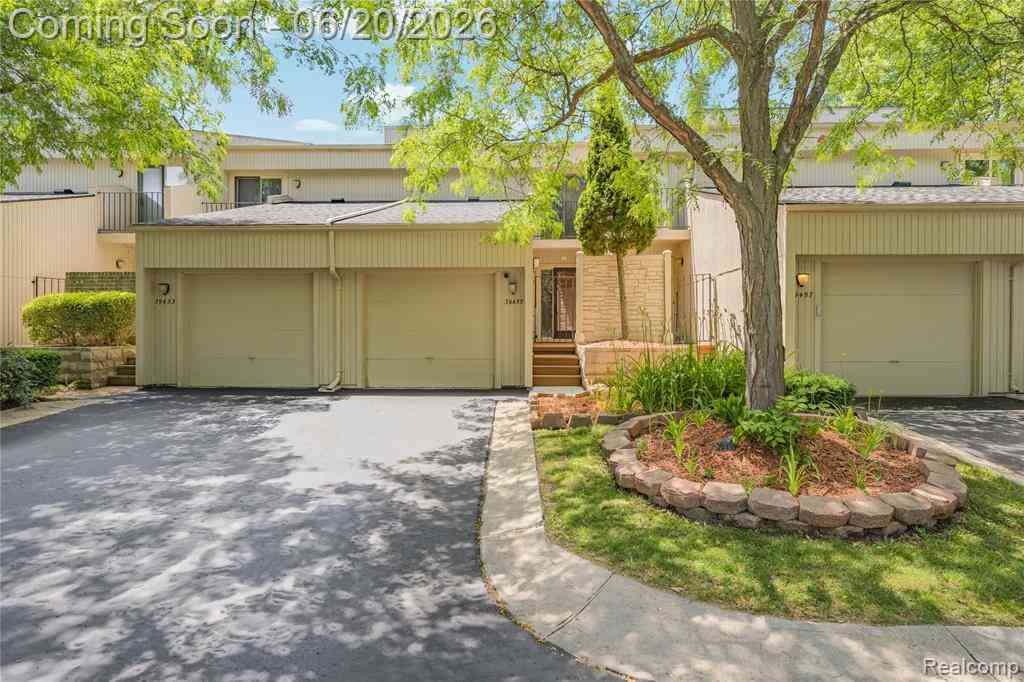 Condo For Sale - 39455 Country Lane <br/> Novi, MI 48375