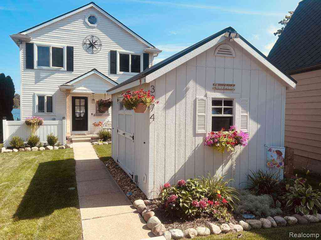 Homes For Sale - 3274 Lakeview Drive <br/> Oakland County, Highland, MI 48356