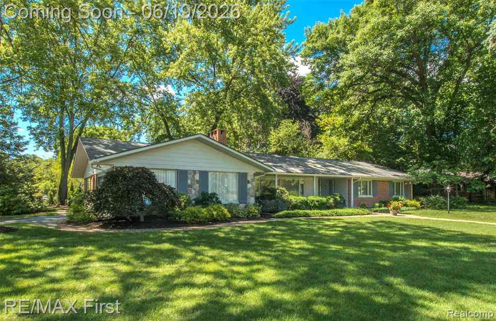 Homes For Sale - 19415 Riverside Drive <br/> Oakland County, Beverly Hills, MI 48025