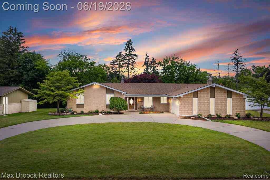 Homes For Sale - 25551 Kilreigh Drive <br/> Oakland County, Farmington Hills, MI 48336