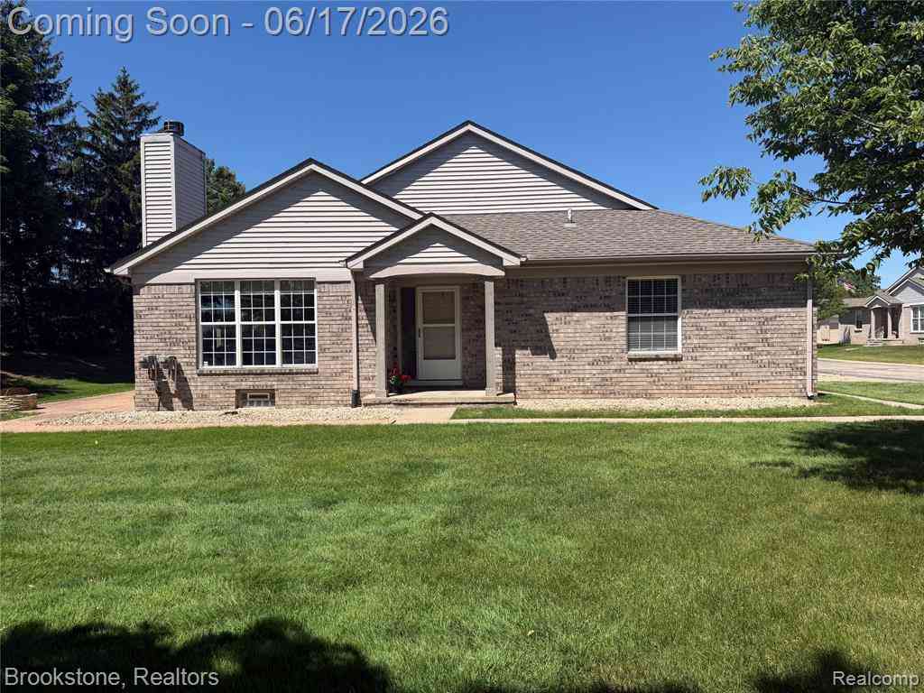 Condo For Sale - 41021 Glenleven Court <br/> Clinton Township, MI 48038