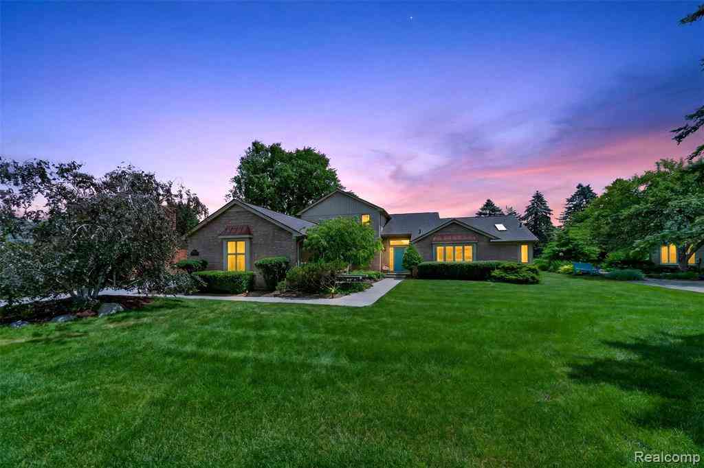 Homes For Sale - 1236 Chaffer Drive <br/> Oakland County, Rochester, MI 48306