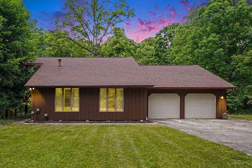 Homes For Sale - 371 E Saginaw Road <br/> Sanford, MI 48657