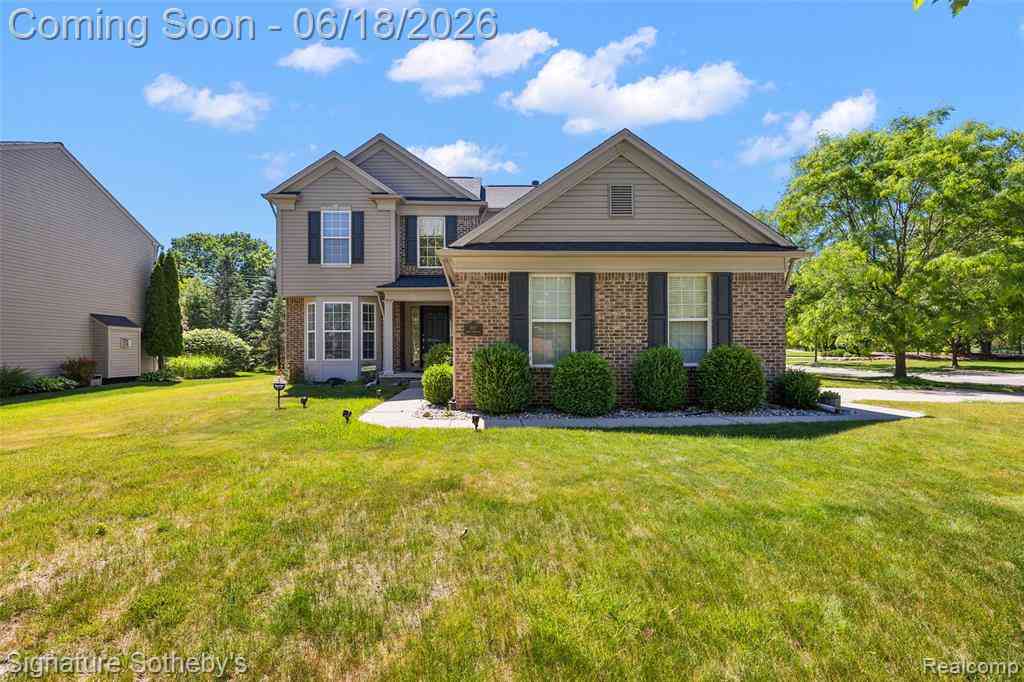 Homes For Sale - 997 River Rock Drive <br/> Holly, MI 48442