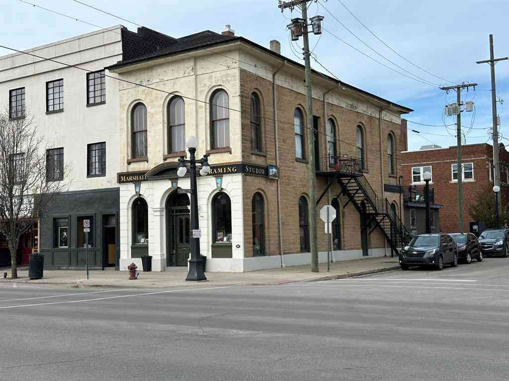 Homes For Sale - 227 E Michigan Avenue <br/> Marshall, MI 49068