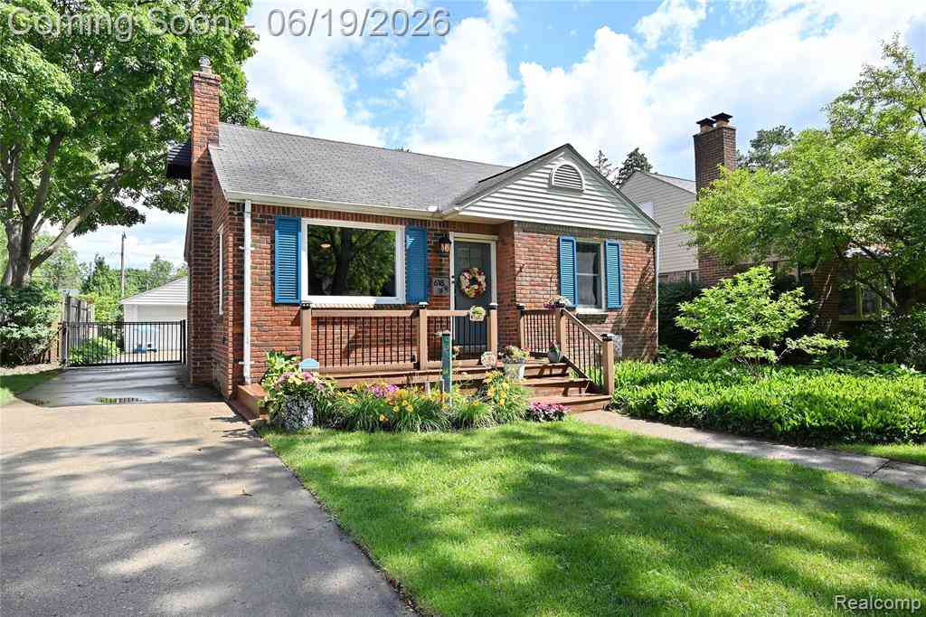 Homes For Sale - 618 W Houstonia Avenue <br/> Royal Oak, MI 48073