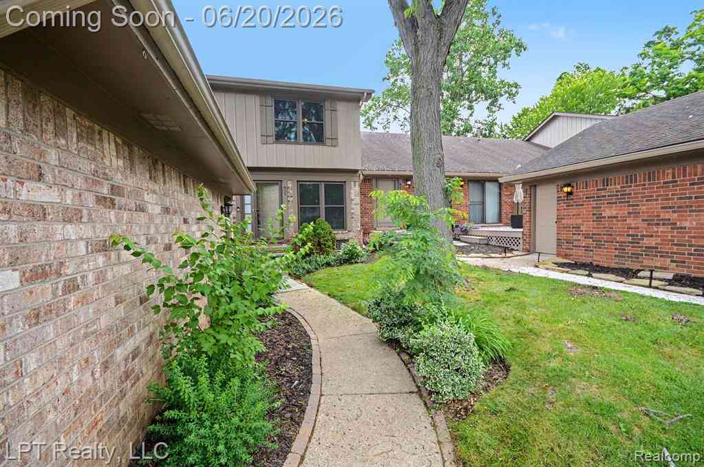 Condo For Sale - 829 Langdon Court <br/> Rochester, MI 48307