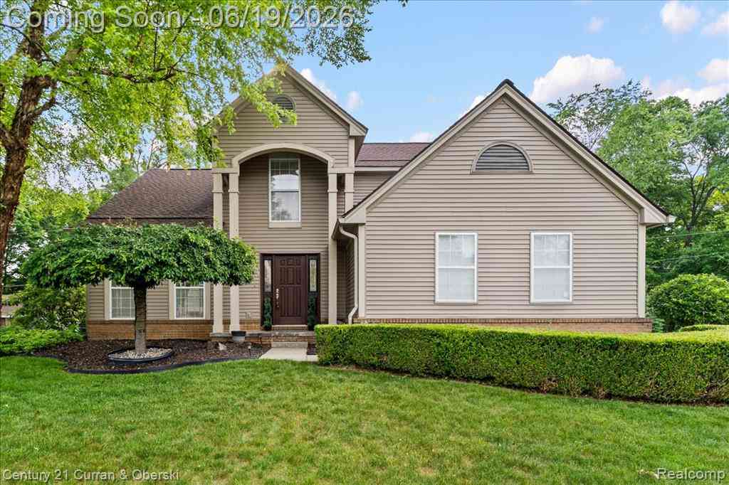 Homes For Sale - 4630 Commerce Woods Drive <br/> Commerce Twp, MI 48382