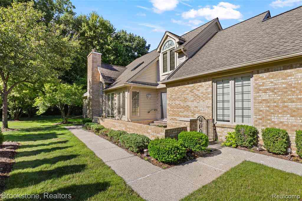 Condo For Sale - 16981 Sandstone Circle  #74<br/> Macomb, MI 48042