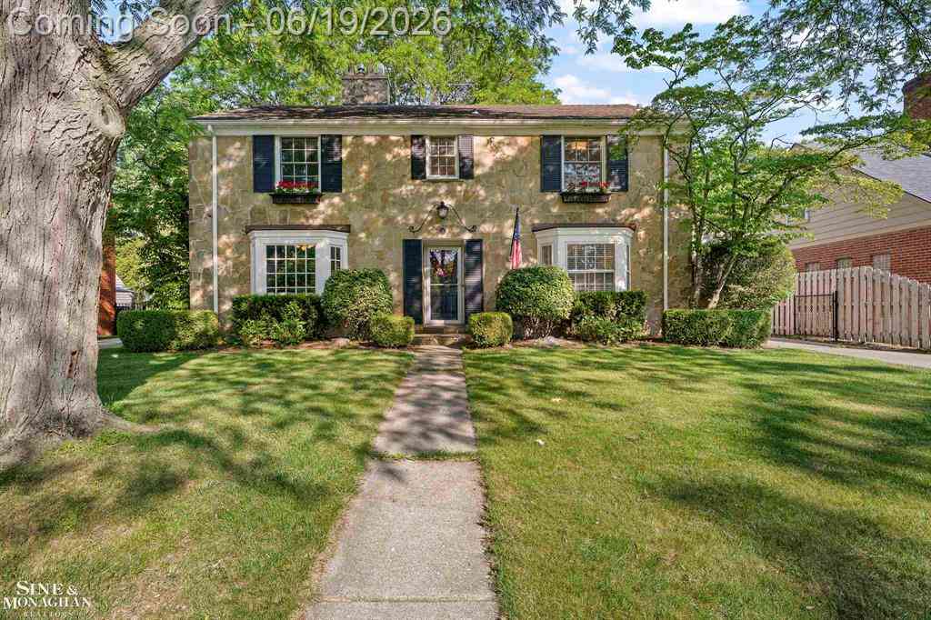 Homes For Sale - 8 Radnor Circle <br/> Wayne County, Grosse Pointe Farms, MI 48236