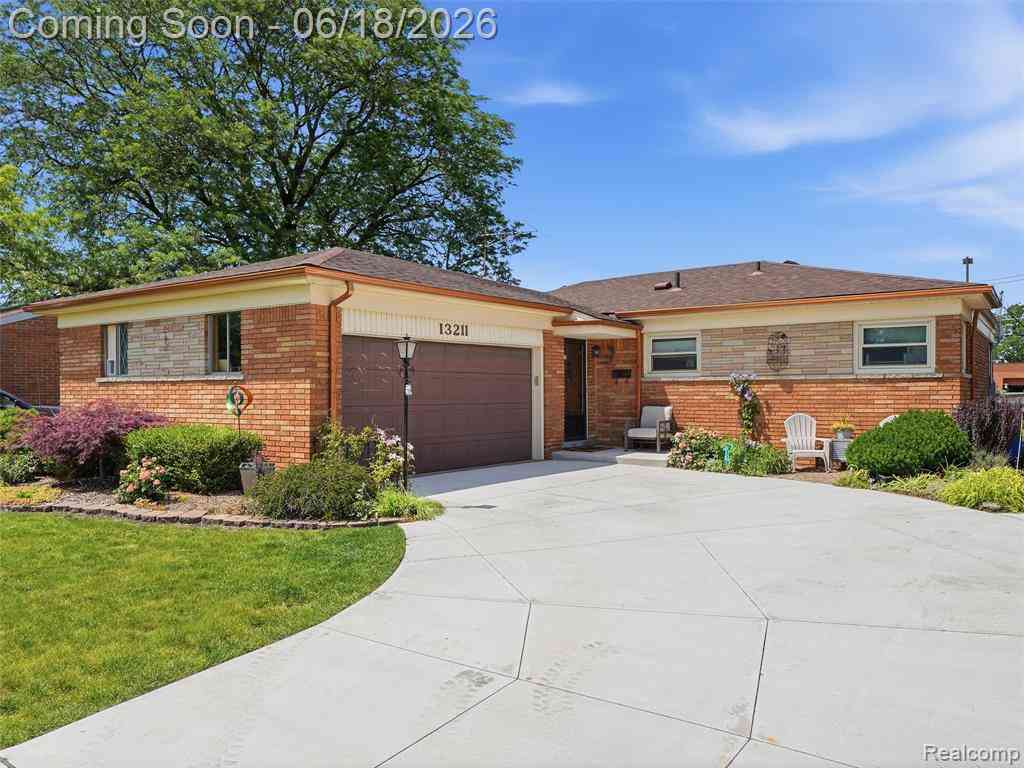 Homes For Sale - 13211 Bloomfield Avenue <br/> Warren, MI 48089