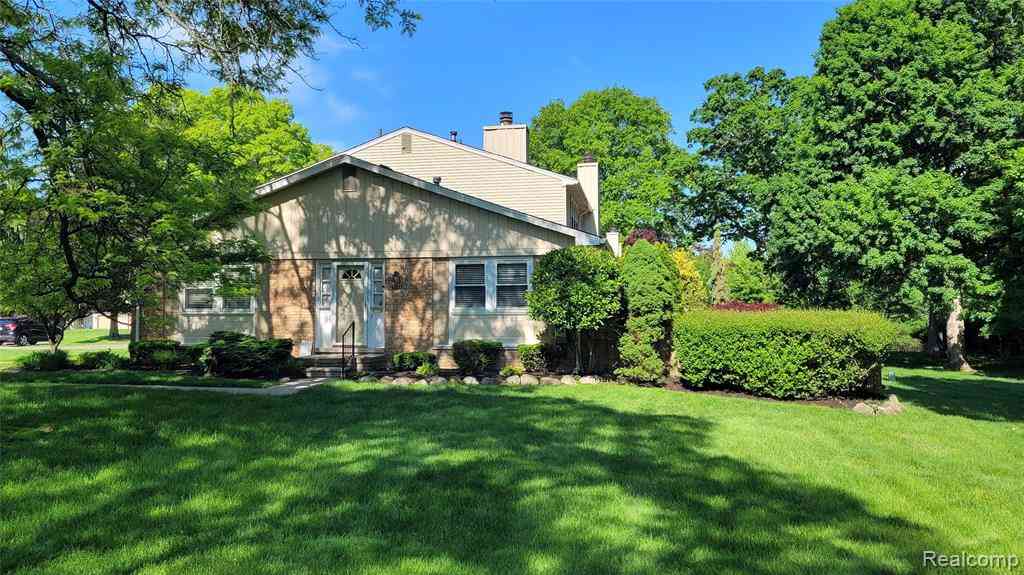 Condo For Sale - 5370 Breeze Hill Place <br/> Troy, MI 48098