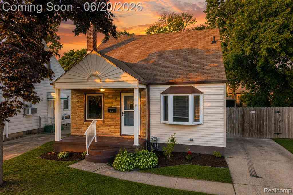 Homes For Sale - 21145 Beechwood Avenue <br/> Eastpointe, MI 48021