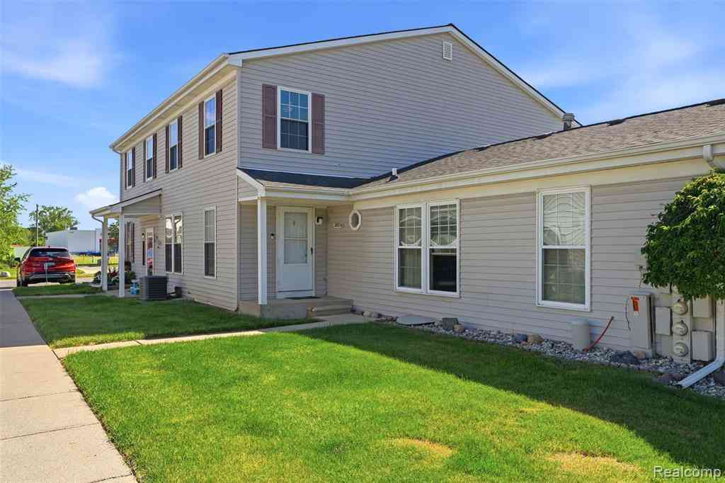 Condo For Rent - 28376 Raleigh Crescent Drive <br/> Macomb County, Chesterfield, MI 48051