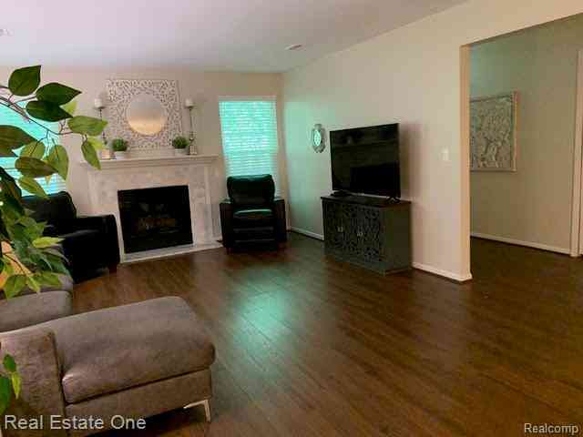 Condo For Sale - 44860 Marigold Drive  #282<br/> Sterling Heights, MI 48314