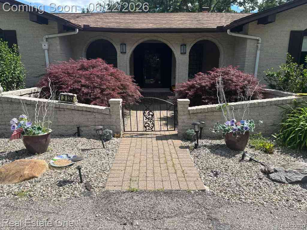 Homes For Sale - 3133 Hartslock Woods Drive <br/> West Bloomfield, MI 48322
