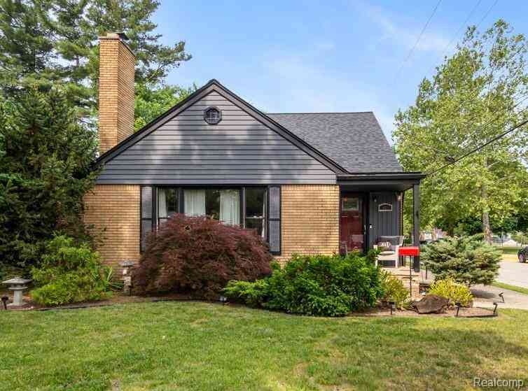 Homes For Rent - 461 N Silvery Lane <br/> Dearborn, MI 48128