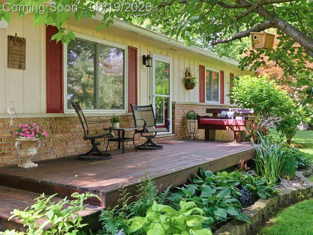 Homes For Sale - 2452 Moore Place <br/> Howell, MI 48843