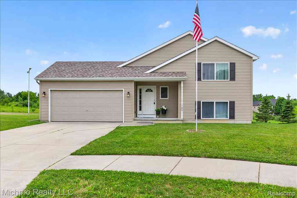 Homes For Sale - 1180 Cimmaron Court <br/> Davison, MI 48423