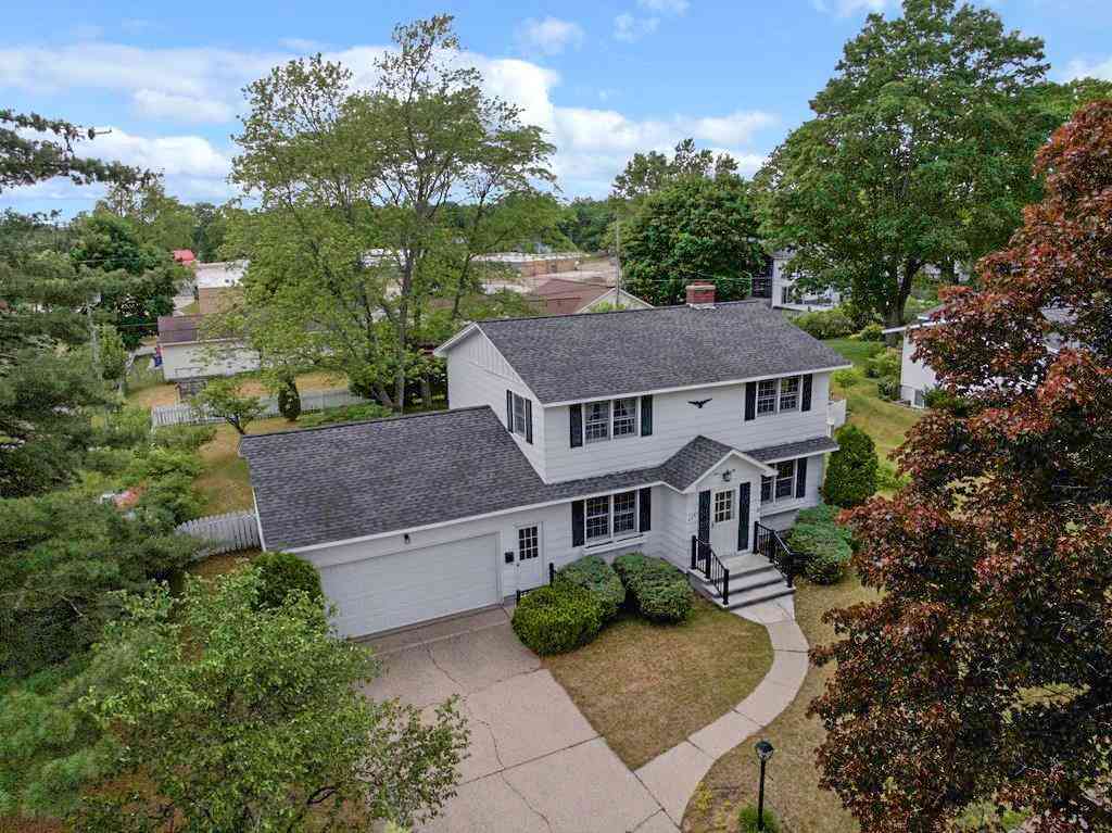 Homes For Sale - 424 Crestview Place <br/> Cadillac, MI 49601