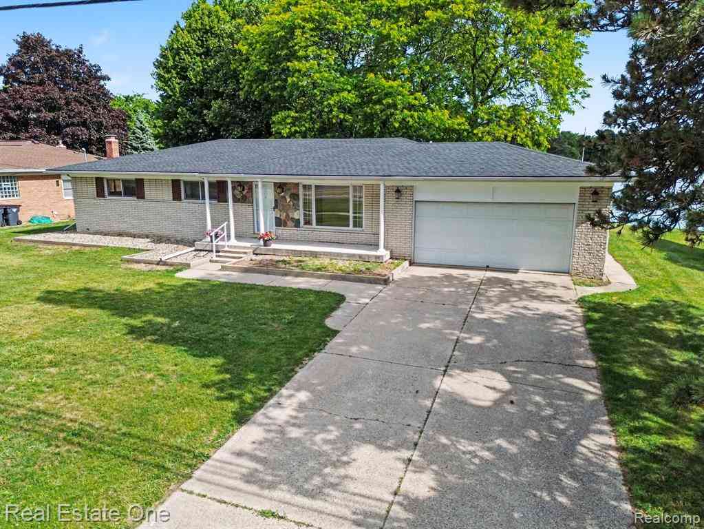 Homes For Sale - 1347 E Square Lake Road <br/> Oakland County, Troy, MI 48085