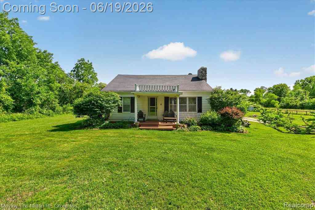 Homes For Sale - 6390 Brookville Road <br/> South Lyon, MI 48178