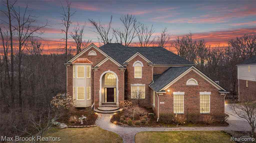 Homes For Sale - 7083 Chatham Court <br/> West Bloomfield, MI 48322