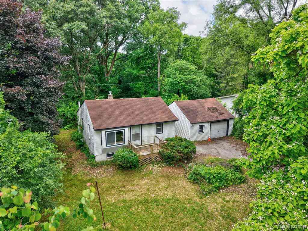 Homes For Sale - 1975 Porter Road <br/> White Lake, MI 48383