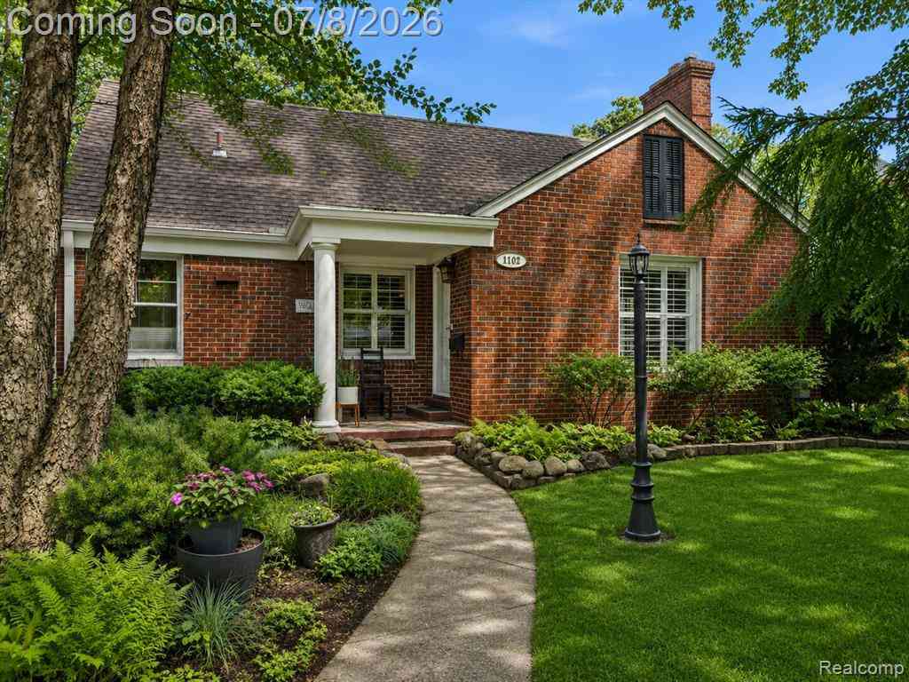 Homes For Sale - 1102 N Lafayette Avenue <br/> Royal Oak, MI 48067
