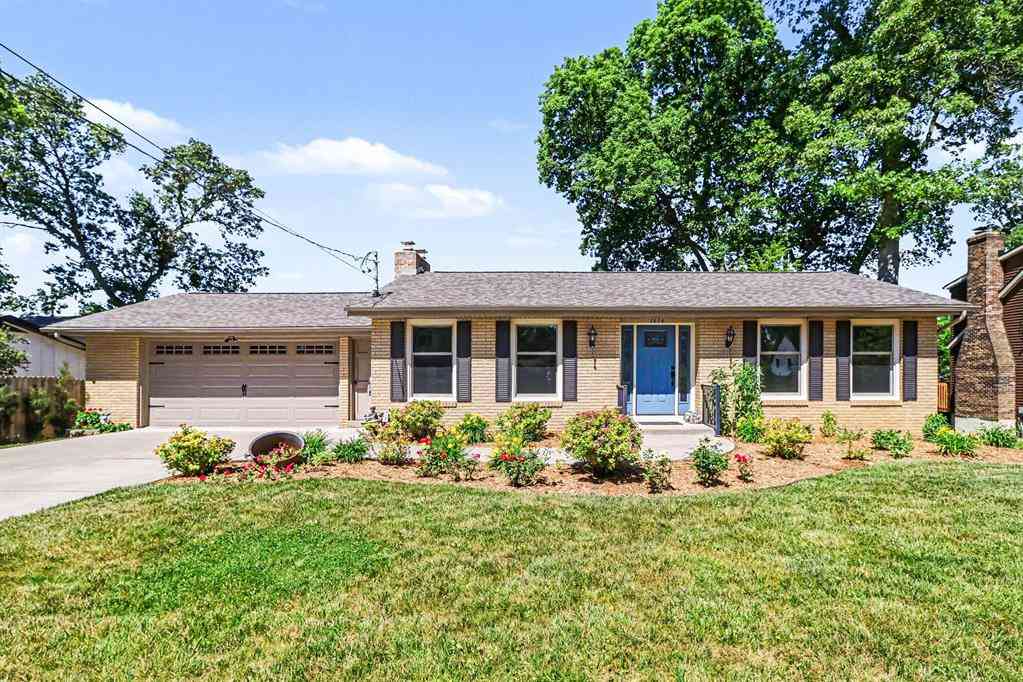 Homes For Sale - 7626 Hampton Oaks Drive <br/> Portage, MI 49024