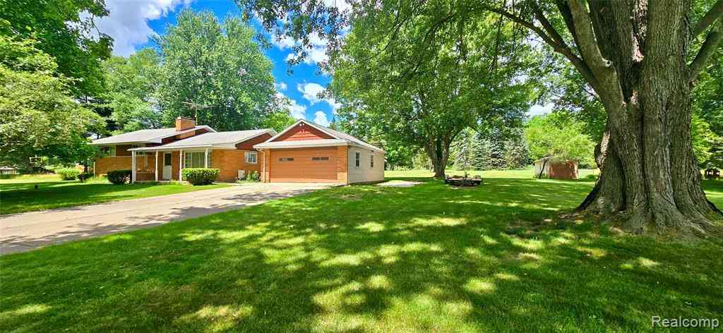 Homes For Sale - 11141 Spencer Road <br/> Brighton, MI 48114