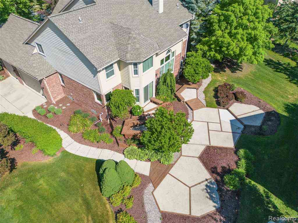 Homes For Rent - 24084 Westmont Drive <br/> Novi, MI 48374