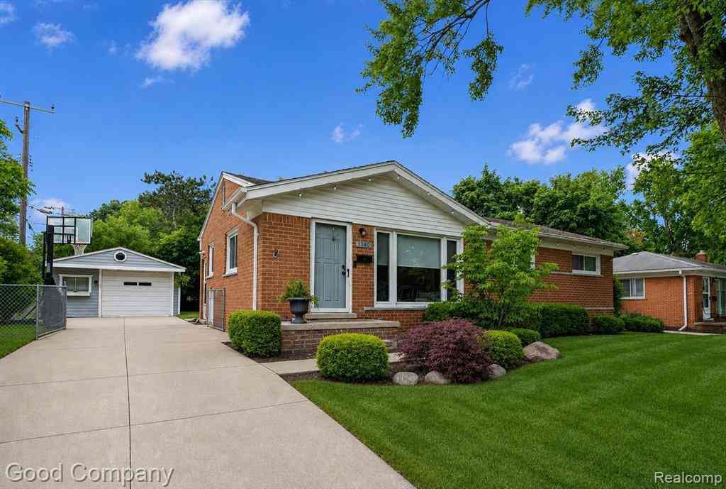 Homes For Rent - 1390 Catalpa Drive <br/> Rochester, MI 48307