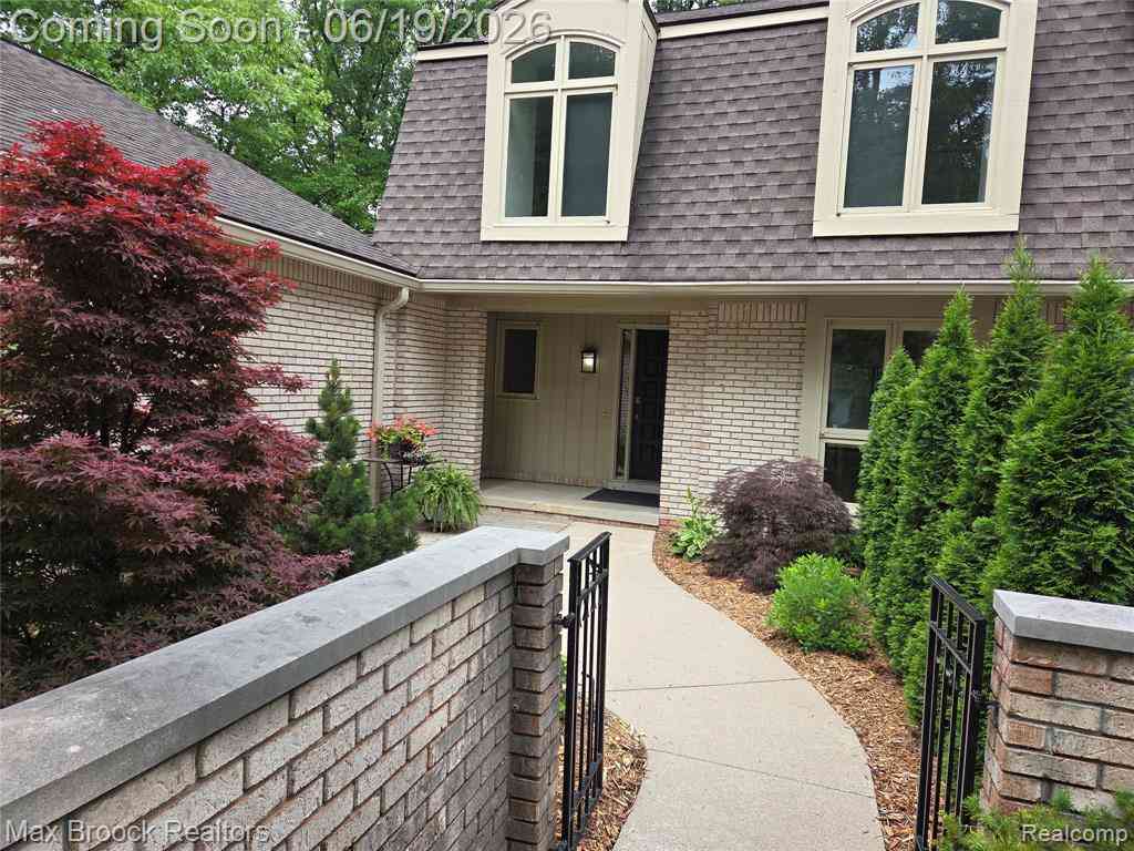Condo For Sale - 1106 Hillpointe Circle <br/> Bloomfield Hills, MI 48304