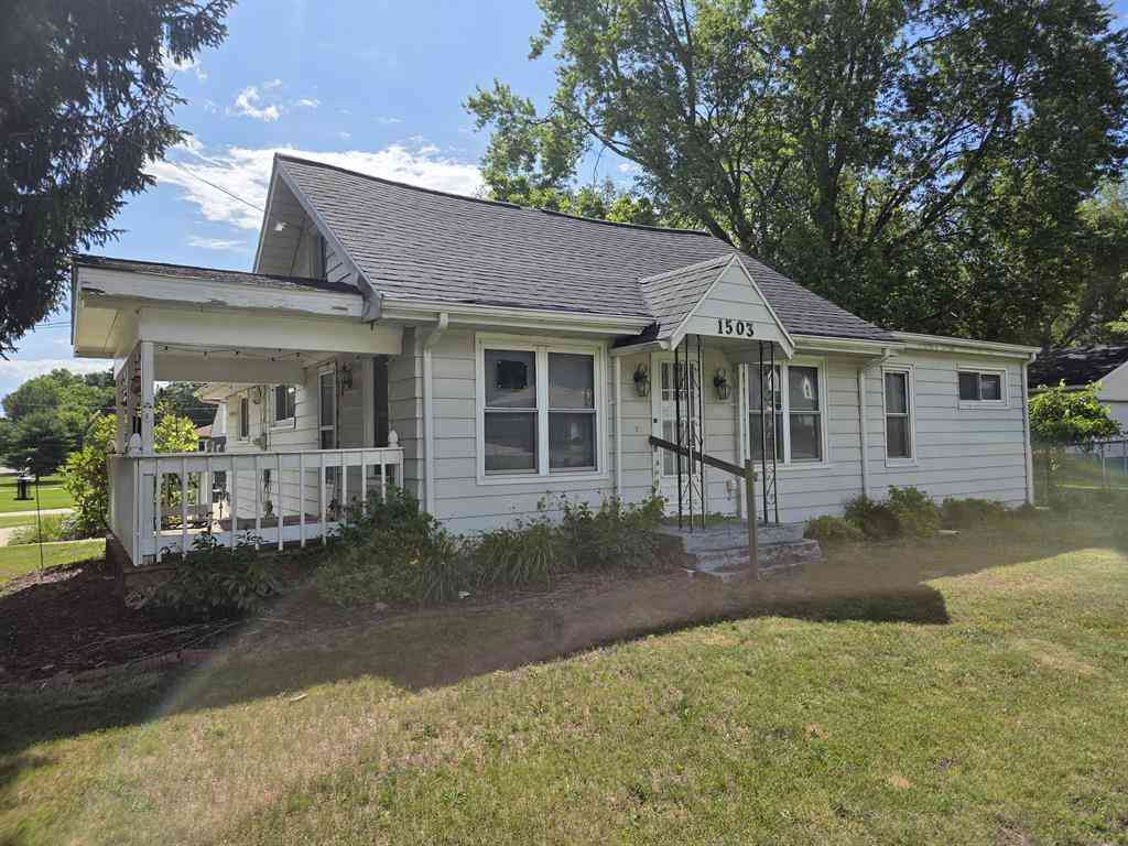 Homes For Sale - 1503 Warren Avenue <br/> Jackson, MI 49203