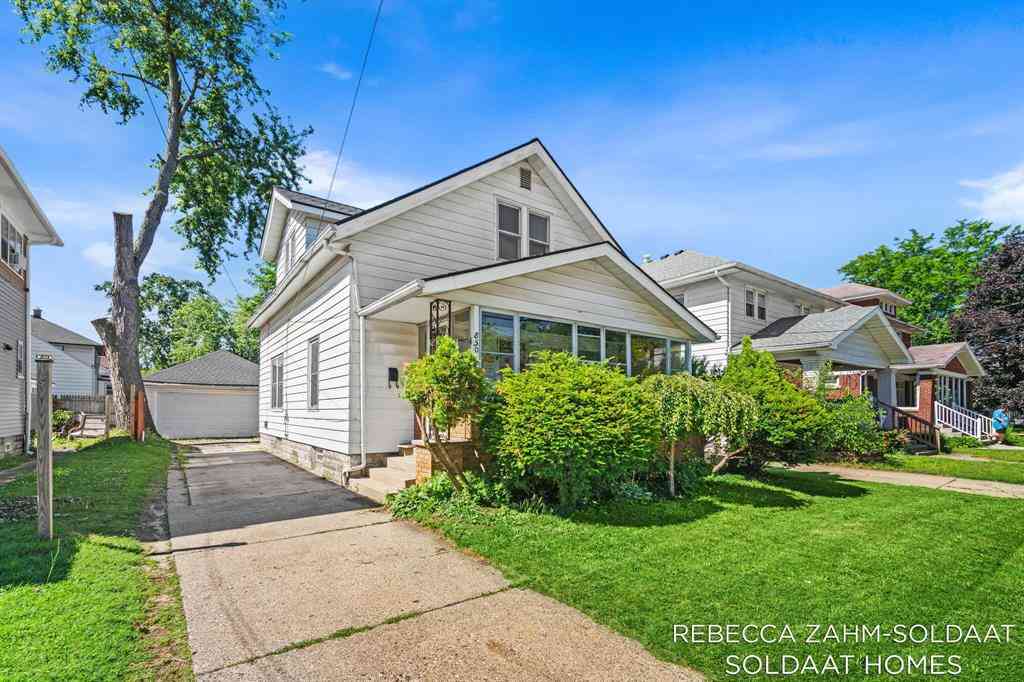 Homes For Sale - 850 Richmond Street Nw NW<br/> Grand Rapids, MI 49504