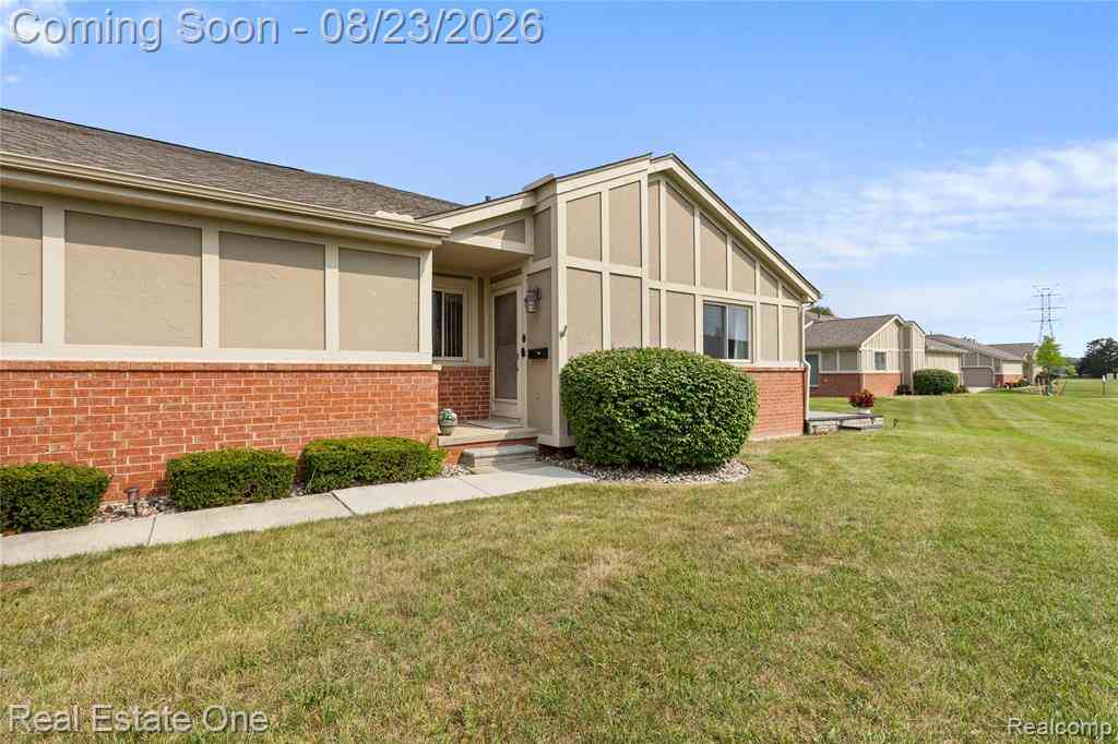 Condo For Sale - 18515 Brookside Lane  #16<br/> Clinton Township, MI 48038