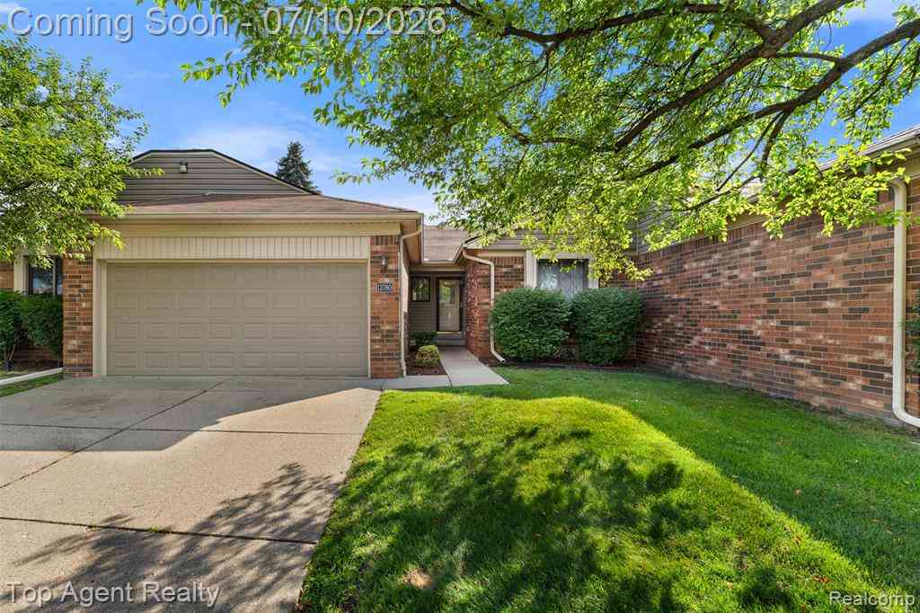 Condo For Sale - 13760 Provincial Drive <br/> Macomb County, Sterling Heights, MI 48313
