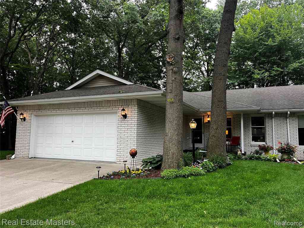 Condo For Sale - 3880 Butternut Court  #2<br/> Port Huron, MI 48060