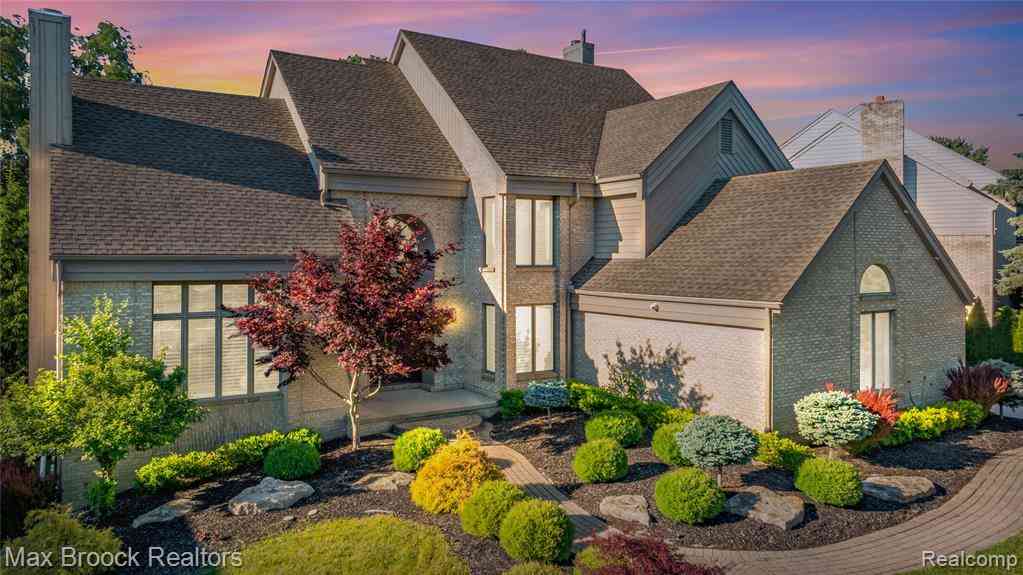 Homes For Sale - 7102 Alta Vista Drive <br/> West Bloomfield, MI 48322
